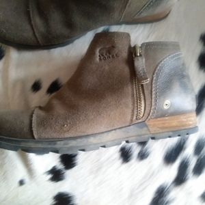 Used Sorel booties. Good condition